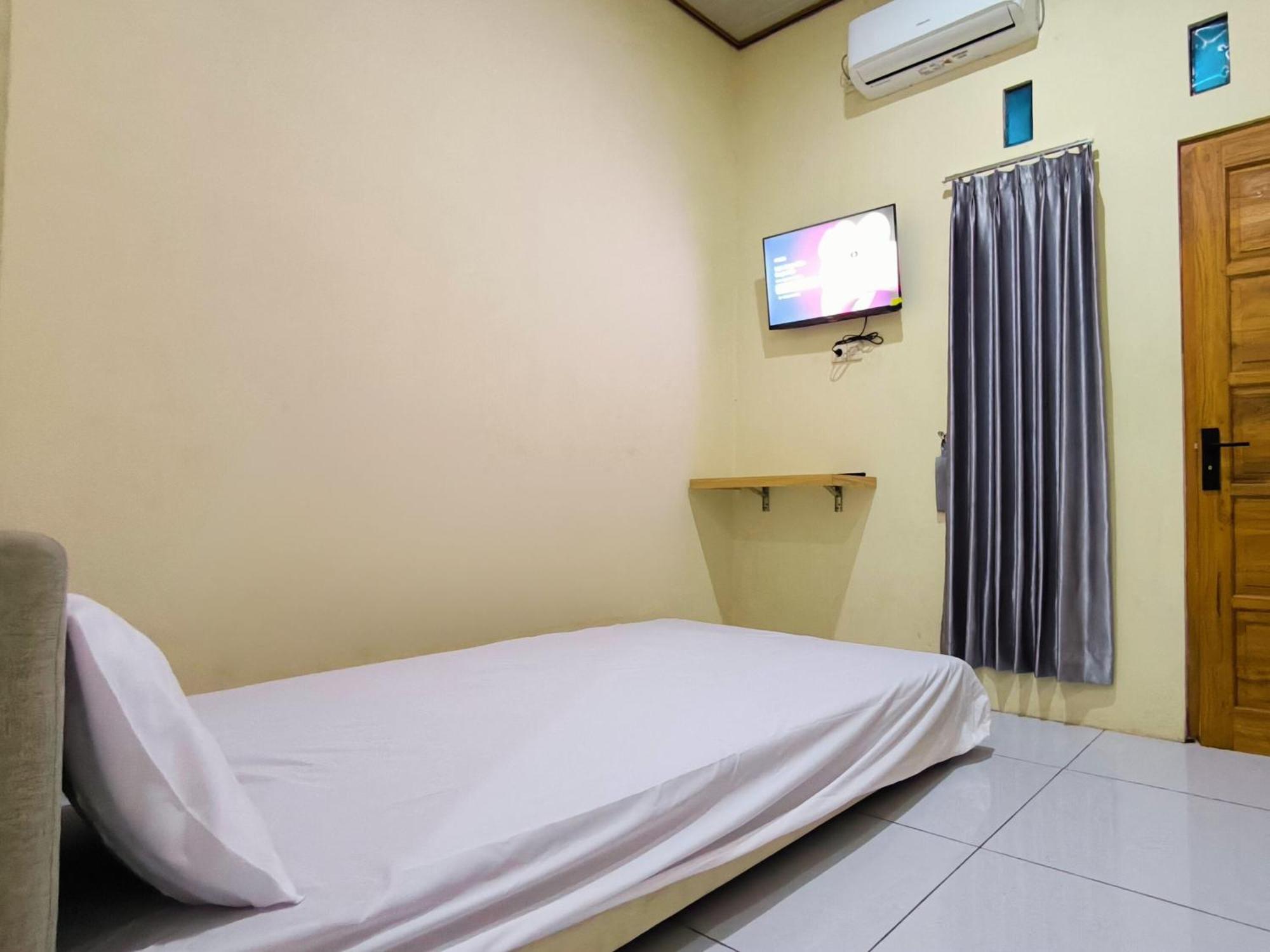 Surakarta  Nn Guesthouse מראה חיצוני תמונה