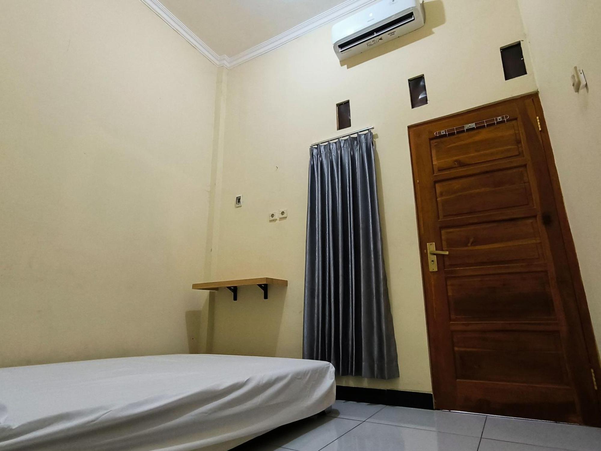 Surakarta  Nn Guesthouse מראה חיצוני תמונה