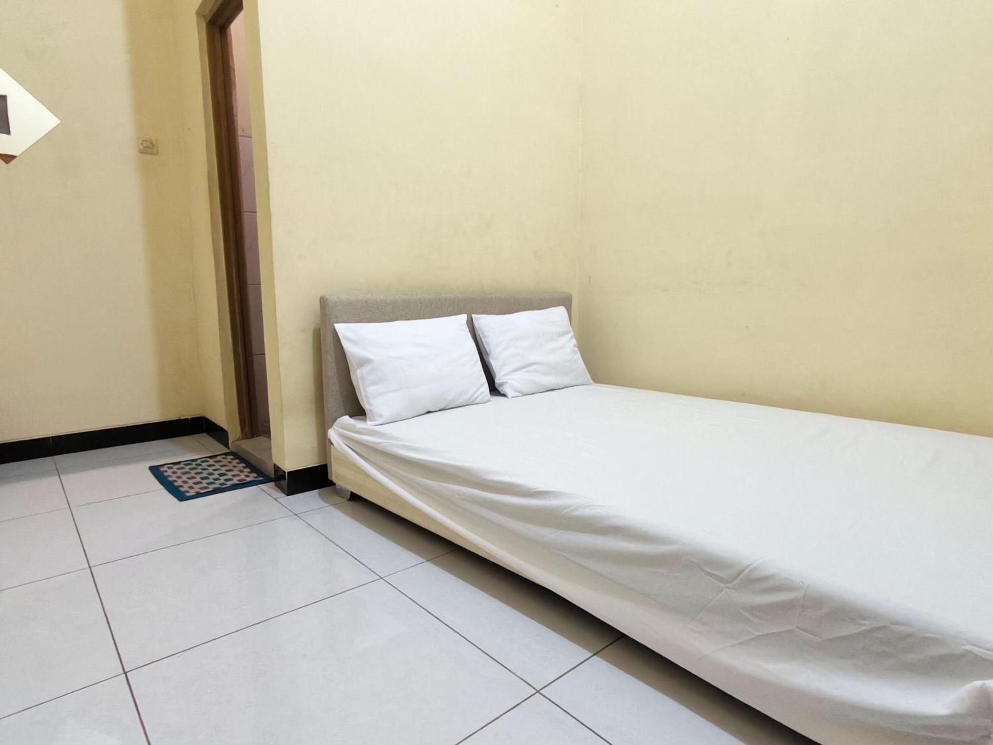 Surakarta  Nn Guesthouse מראה חיצוני תמונה