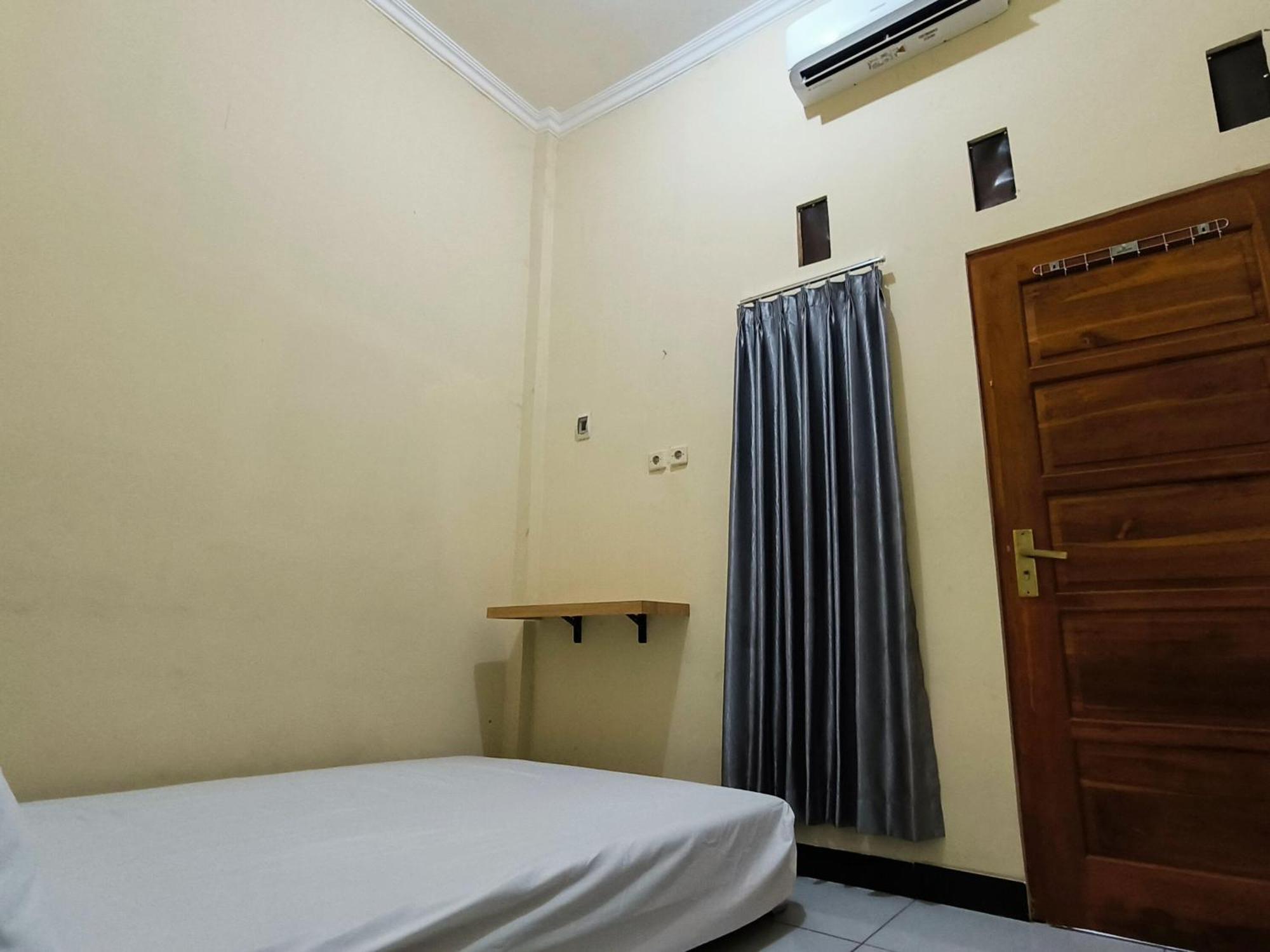 Surakarta  Nn Guesthouse מראה חיצוני תמונה