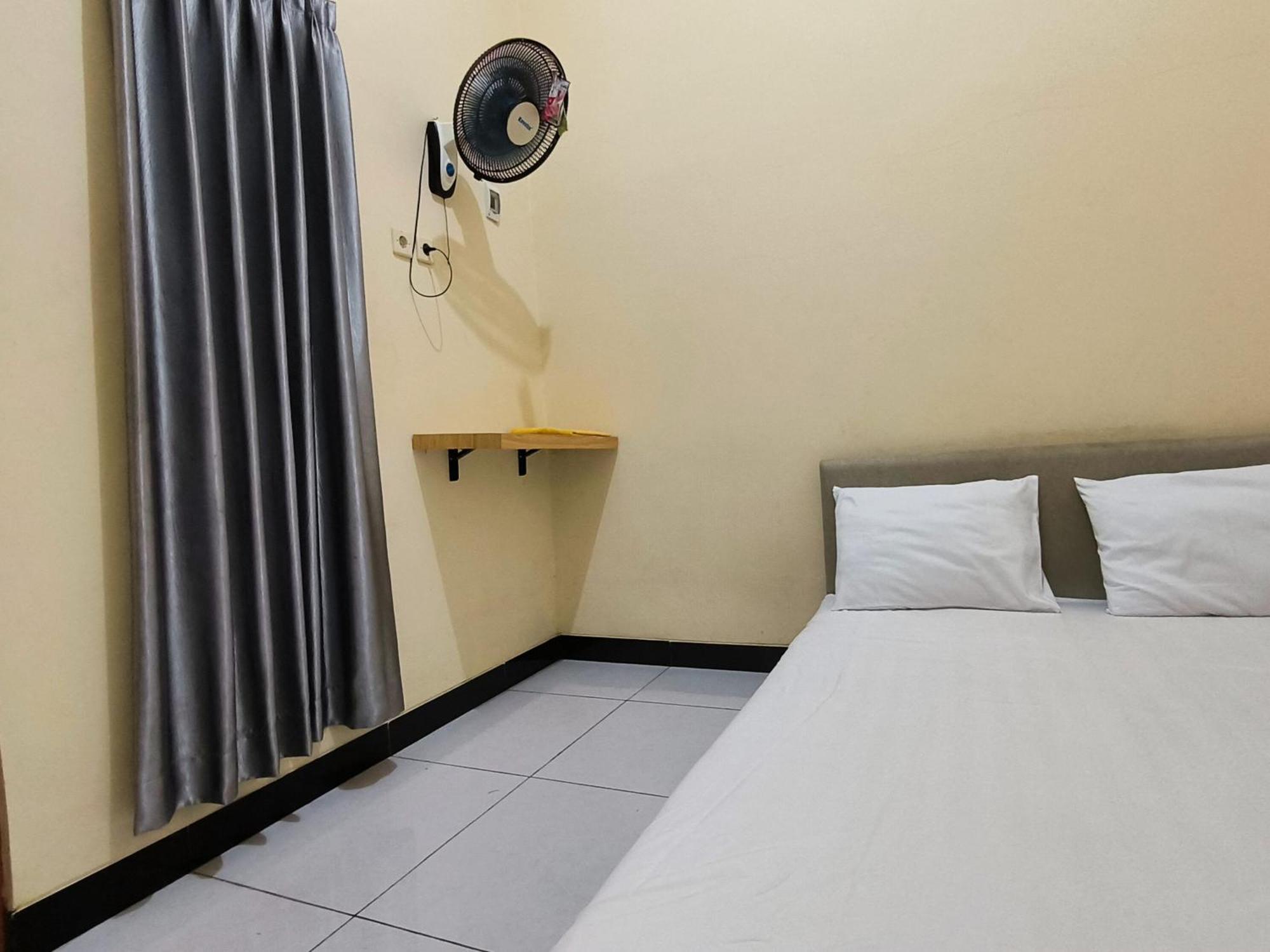 Surakarta  Nn Guesthouse מראה חיצוני תמונה