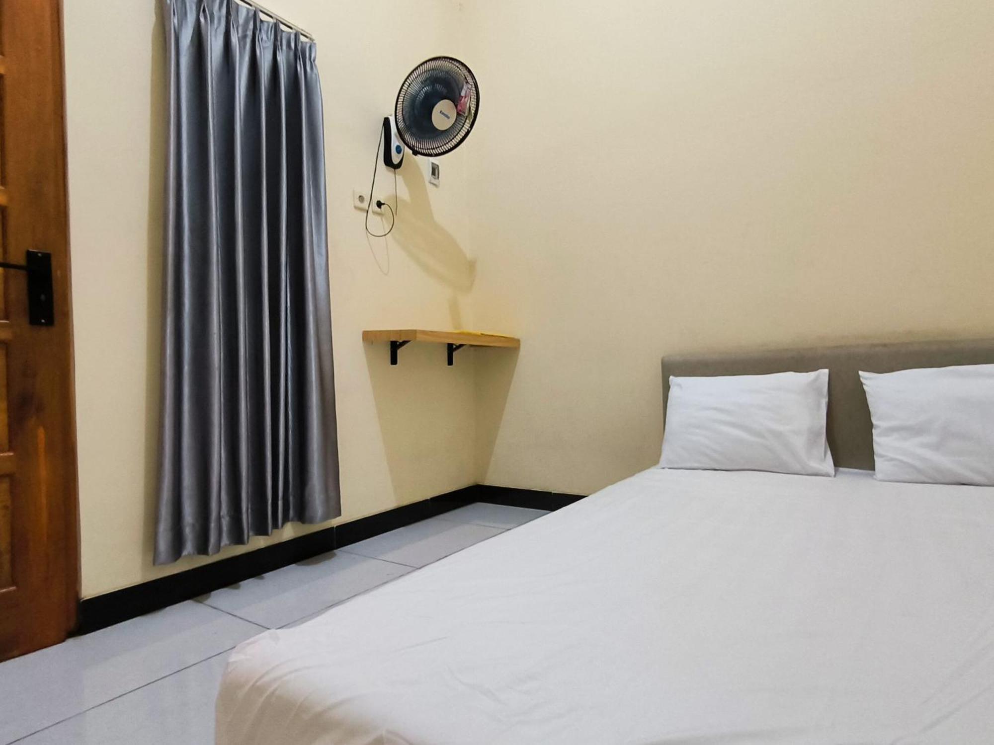Surakarta  Nn Guesthouse מראה חיצוני תמונה