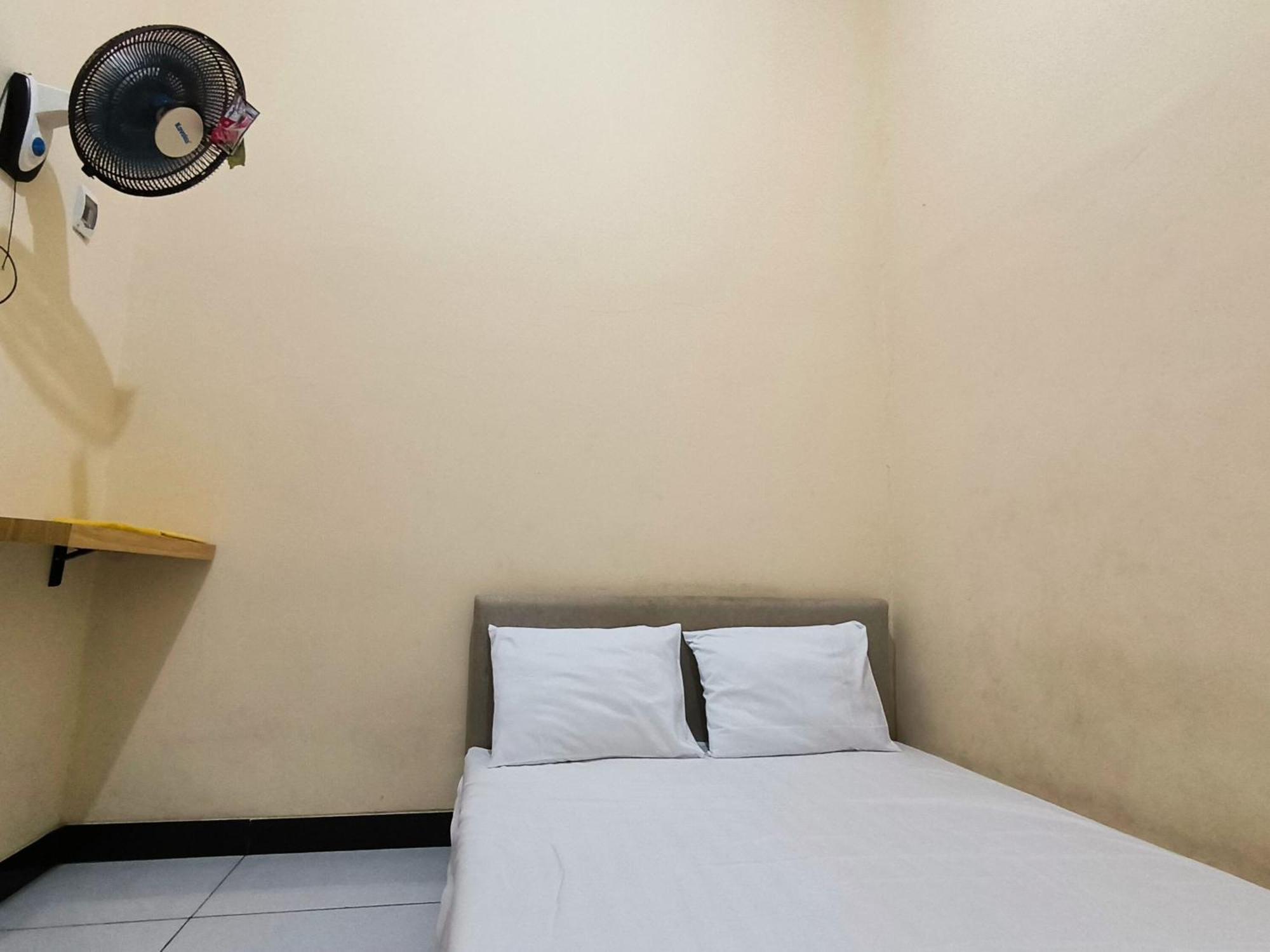 Surakarta  Nn Guesthouse מראה חיצוני תמונה