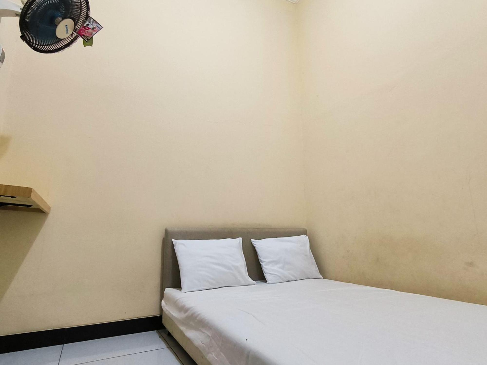 Surakarta  Nn Guesthouse מראה חיצוני תמונה