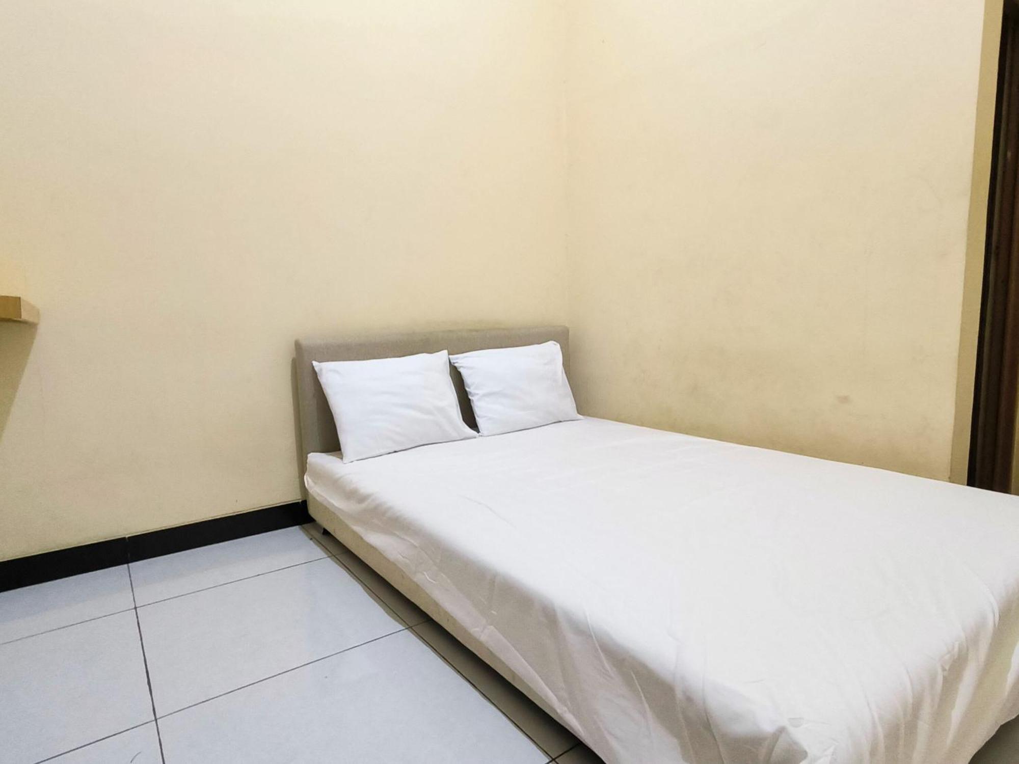 Surakarta  Nn Guesthouse מראה חיצוני תמונה