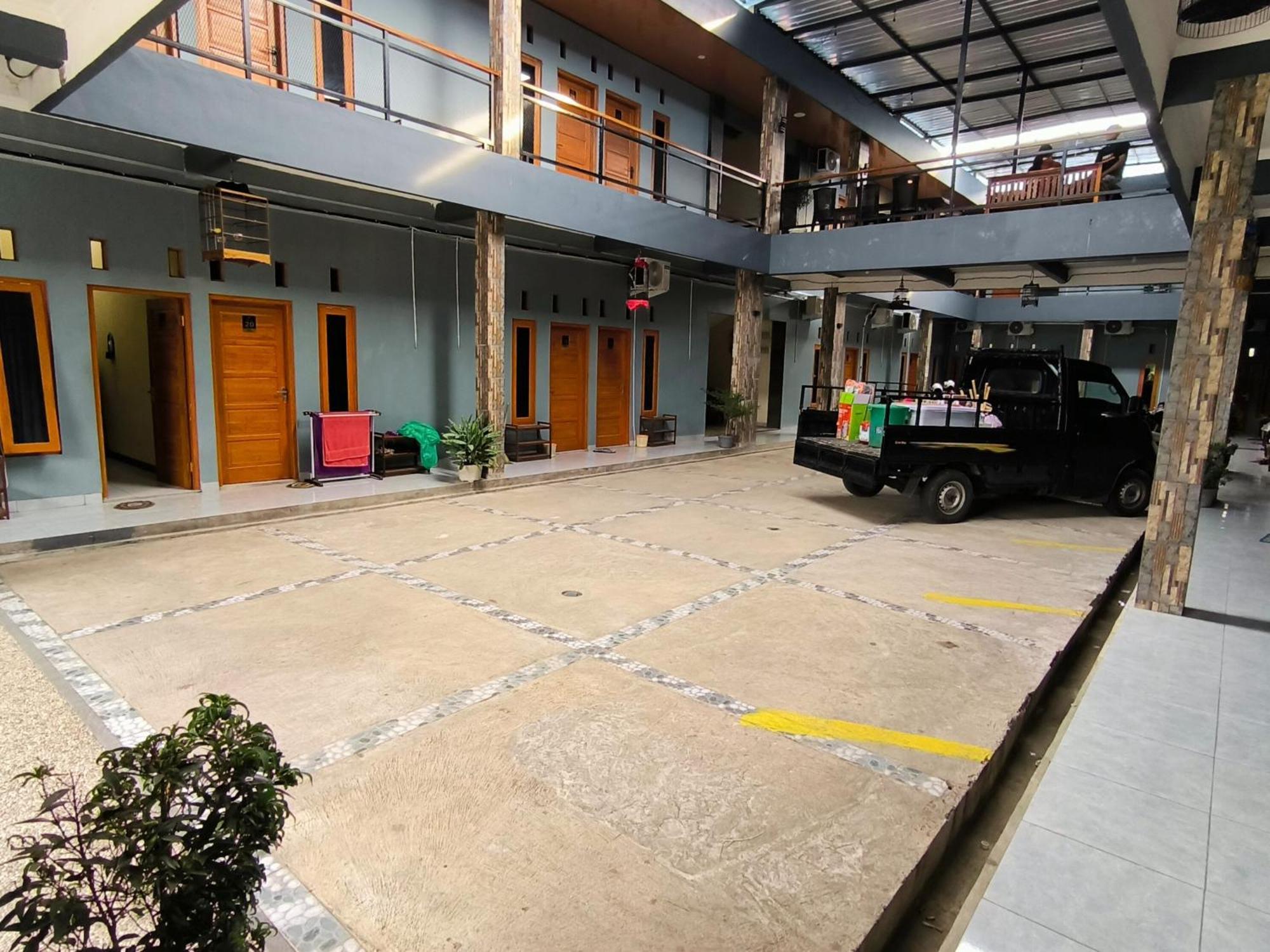 Surakarta  Nn Guesthouse מראה חיצוני תמונה