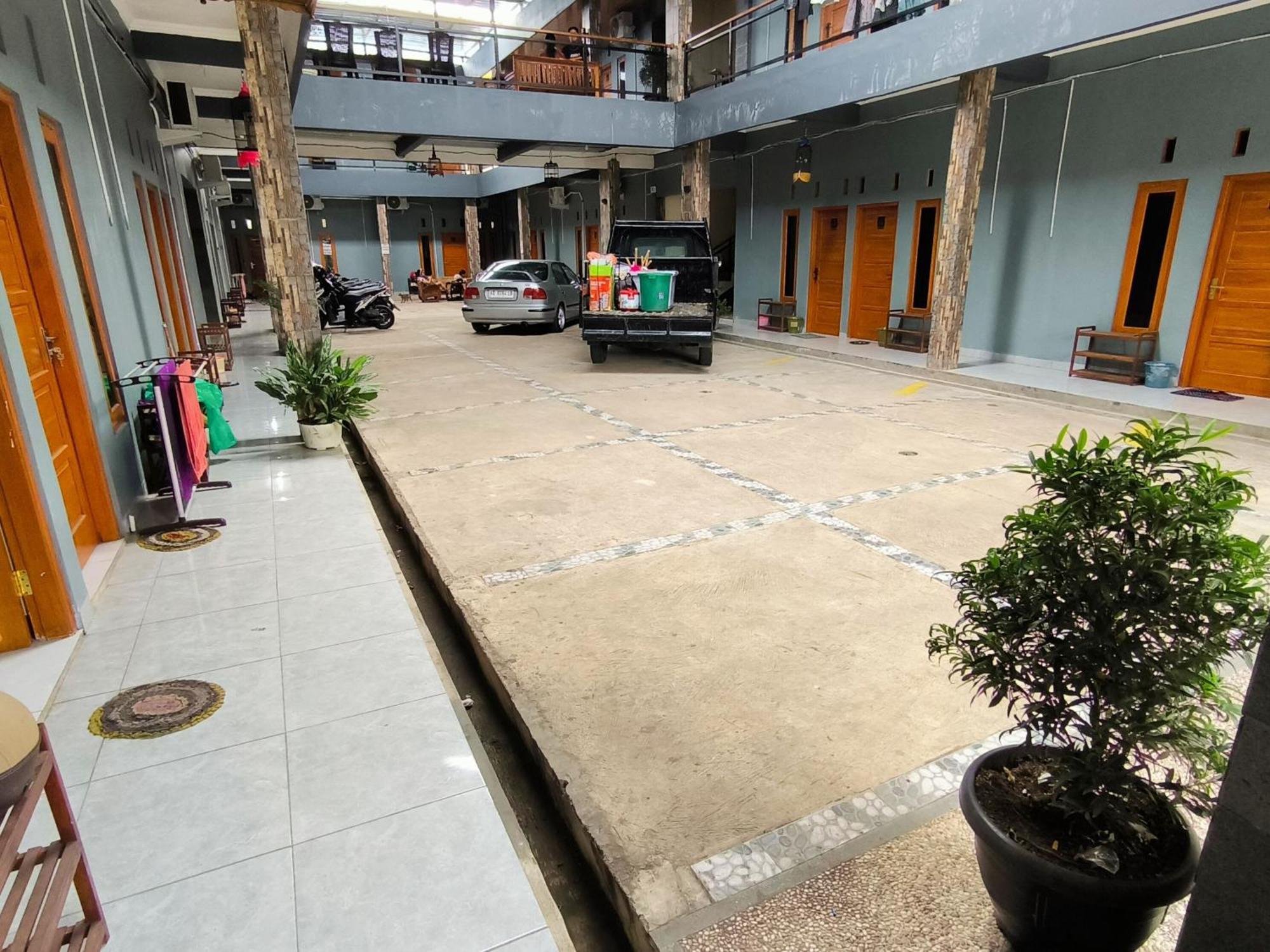 Surakarta  Nn Guesthouse מראה חיצוני תמונה